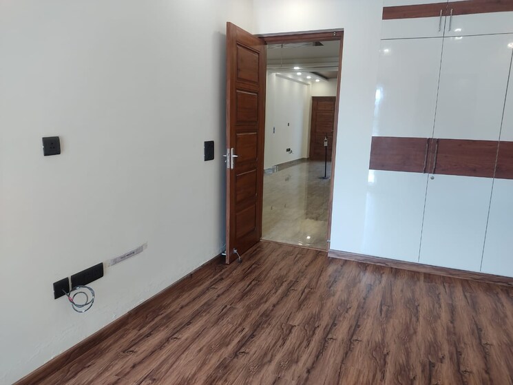 Room, puri-aman-vilas 3 Bedroom 250 Sq.Yd. Builder Floor In Sector 89 Faridabad 8012036