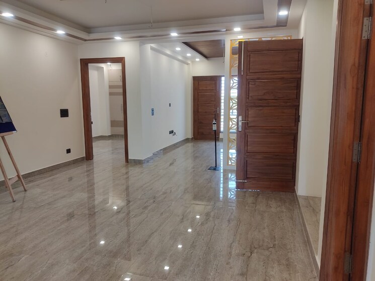 Room, puri-aman-vilas 3 Bedroom 250 Sq.Yd. Builder Floor In Sector 89 Faridabad 8012036