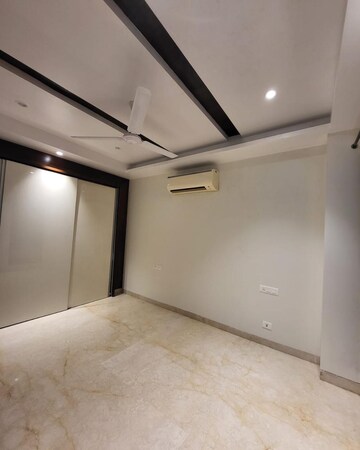 Room in 4 BHK Builder Floor at Greater Kailash ii – for Rent