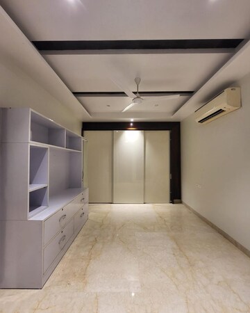 Room in 4 BHK Builder Floor at Greater Kailash ii – for Rent