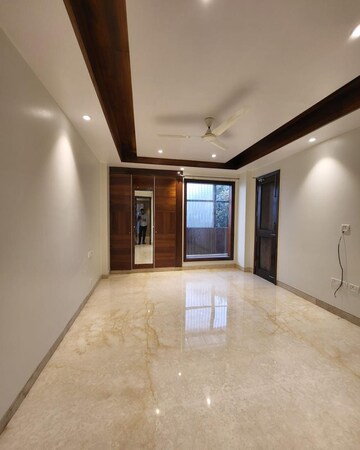 Room in 4 BHK Builder Floor at Greater Kailash ii – for Rent