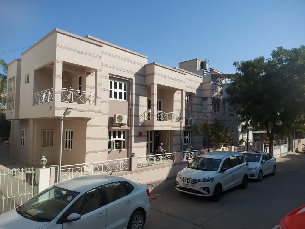 4 BHK + Pooja Room,Servant Room Independent House For Sale in Near Gulab Tower 