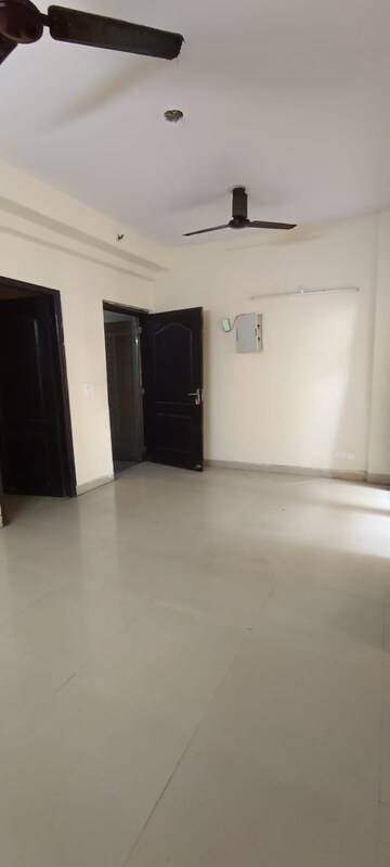 Room in 2 BHK Apartment at Gardenia Golf City, Sector 75 – for Rent