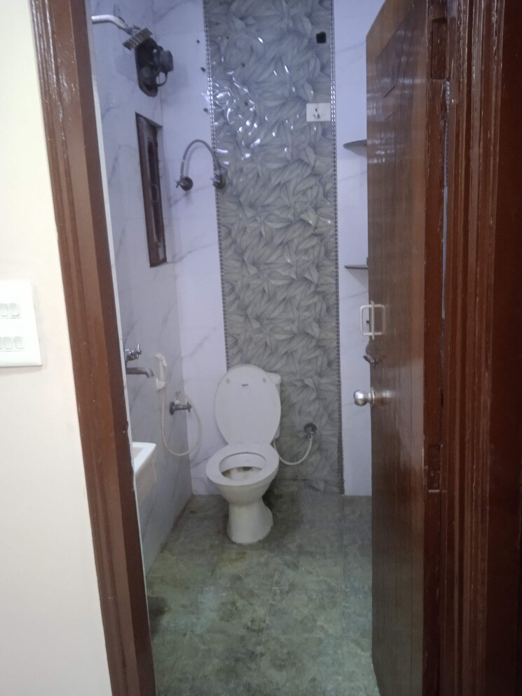 Bathroom, mig-flat 2 Bedroom 1100 Sq.Ft. Apartment In Gt Road Ghaziabad 8012101