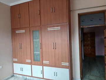 Furnished Amenities in 2.5 BHK Builder Floor at Sector 14 – for Rent