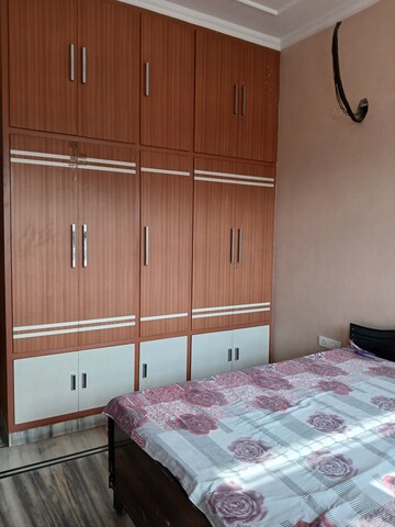 Room in 2.5 BHK Builder Floor at Sector 14 – for Rent