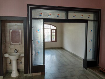 Room in 2.5 BHK Builder Floor at Sector 14 – for Rent