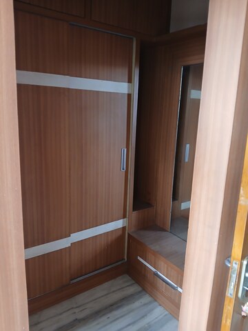 Furnished Amenities in 2.5 BHK Builder Floor at Sector 14 – for Rent