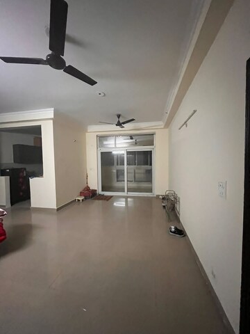 Room in 2 BHK Apartment at Amrapali Silicon City, Sector 76 – for Rent