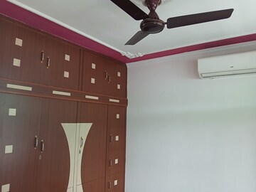 Room in 2.5 BHK Builder Floor at Pla – for Rent