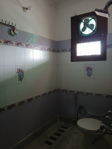 Staircase in 2.5 BHK Builder Floor at Pla – for Rent