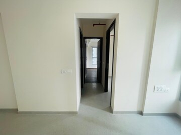 Room in 2 BHK Apartment at Piramal Vaikunth, Balkum Pada – for Rent
