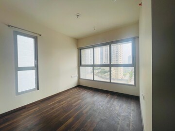 Room in 2 BHK Apartment at Piramal Vaikunth, Balkum Pada – for Rent