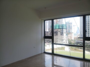 Room in 4 BHK Apartment at Lodha Marquise, Worli – for Rent