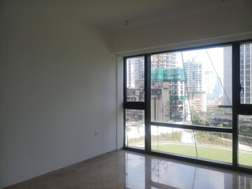 Room in 4 BHK Apartment at Lodha Marquise, Worli – for Rent