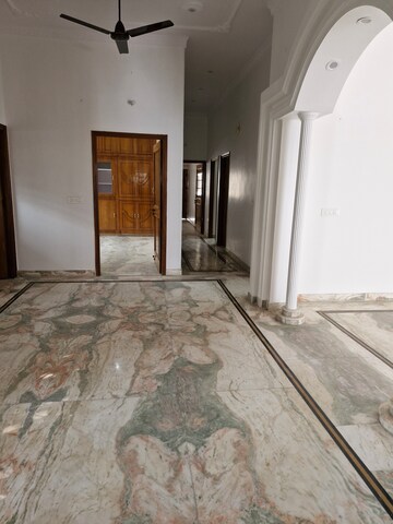 Furnished Amenities in 3 BHK Independent House at Mohit Nagar – for Rent