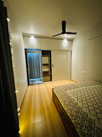 Bedroom in 2.5 BHK Apartment at Experion Capital, Gomti Nagar – for Rent