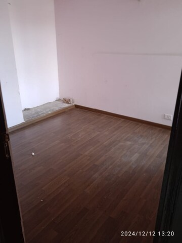 Room in 3 BHK Apartment at BPTP Park Elite Premium, Sector 84 – for Rent
