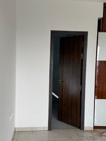 Furnished Amenities in 3 BHK Apartment at Omaxe Waterscapes, Gomti Nagar – for Rent