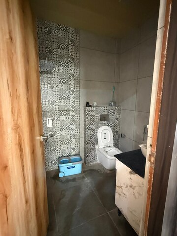 Master Bedroom in 3 BHK Apartment at Omaxe Waterscapes, Gomti Nagar – for Rent