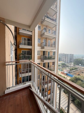 Master Bedroom in 3 BHK Apartment at Omaxe Waterscapes, Gomti Nagar – for Rent