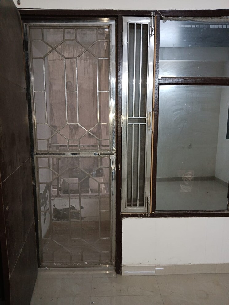 Bathroom, jaypee-greens-pavilion-court 3 Bedroom 1820 Sq.Ft. Apartment In Sector 128 Noida 8012399