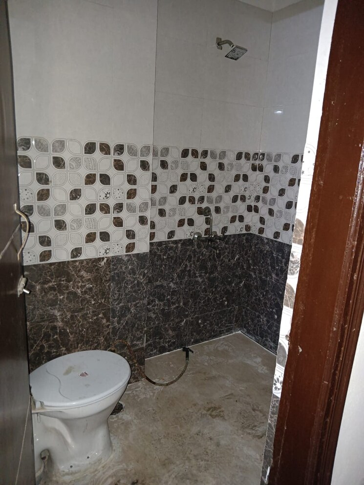 Bathroom, jaypee-greens-pavilion-court 3 Bedroom 1820 Sq.Ft. Apartment In Sector 128 Noida 8012399