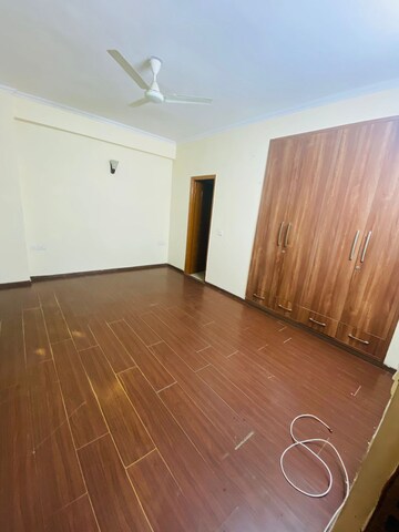 Room in 3 BHK Apartment at Jaypee Kalypso Court, Sector 128 – for Rent
