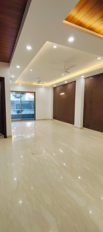 Room in 3.5 BHK Apartment at Jaypee Kalypso Court, Sector 128 – for Sale