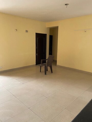 Room in 3 BHK Apartment at Piyush Heights, Sector 89 – for Rent