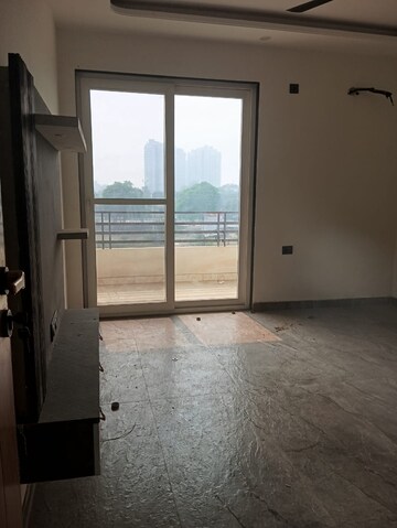 Room in 3 BHK Builder Floor at BPTP Eden Estate, Sector 81 – for Rent