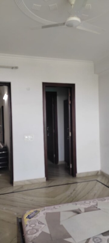 Master Bedroom in 3 BHK Builder Floor at Unitech Arcadia, South City 2 – for Rent
