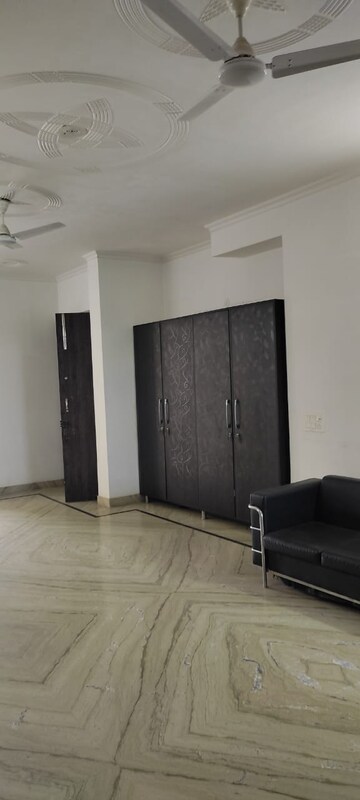 Bedroom in 3 BHK Builder Floor at Unitech Arcadia, South City 2 – for Rent