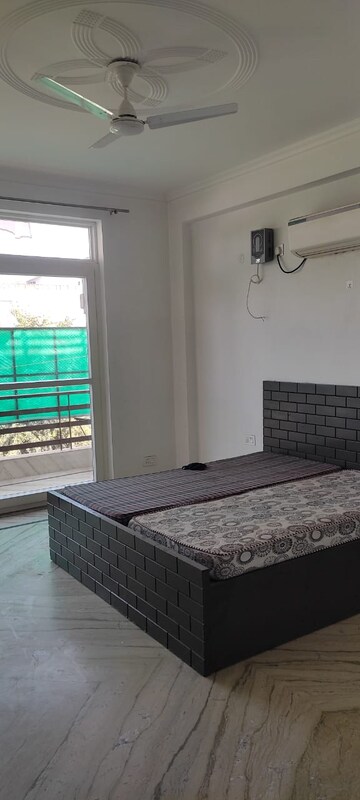 Bedroom in 3 BHK Builder Floor at Unitech Arcadia, South City 2 – for Rent