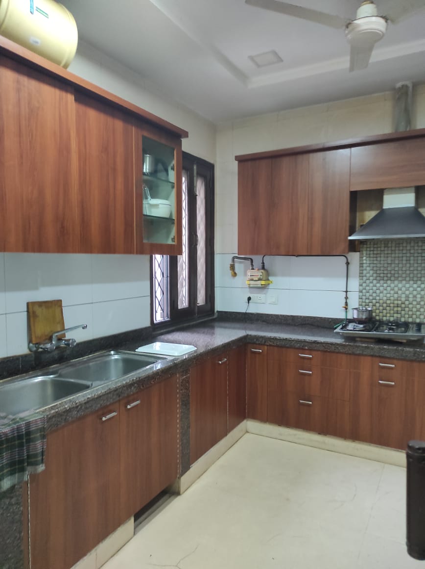 4 BHK + Pooja Room,Servant Room Builder Floor For Sale in Green Park