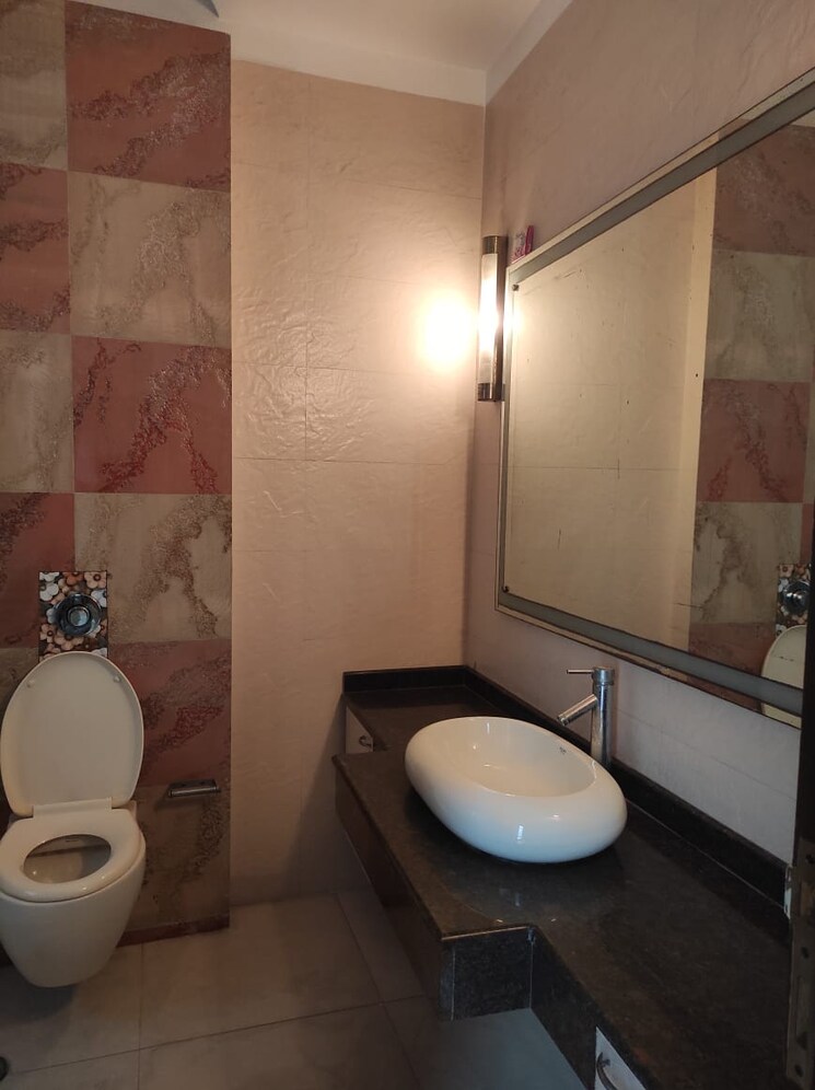 Bathroom, green park 4 Bedroom 2700 Sq.Ft. Builder Floor In Green Park Delhi 8012514