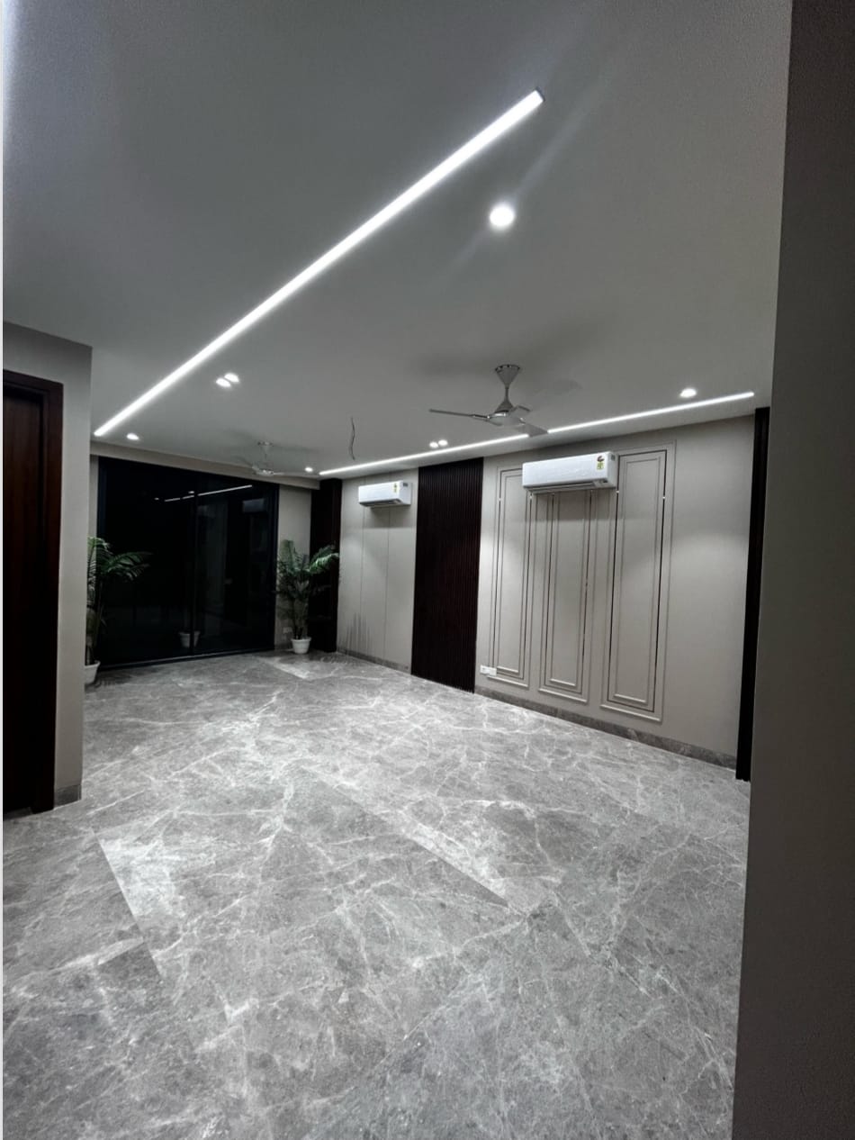 4 BHK + Pooja Room,Servant Room Builder Floor For Sale in Green Park