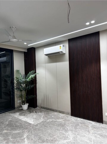 Building Lobby in 4 BHK Builder Floor at Green Park – for Sale