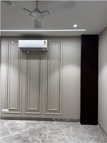 Building Lobby in 4 BHK Builder Floor at Green Park – for Sale
