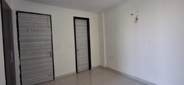 Room in 3 BHK Apartment at Paradigm Business Hermitage Park, Dhakoli Village – for Rent
