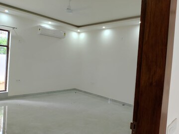 Room in 2 BHK Villa at DLF Alameda, Sector 73 – for Rent