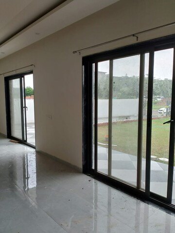Room in 2 BHK Villa at DLF Alameda, Sector 73 – for Rent