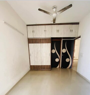 Room in 3 BHK Apartment at Sector 16c Greater Noida – for Rent