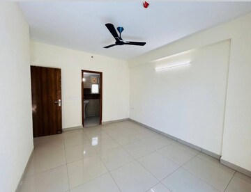 Room in 2 BHK Apartment at Panchsheel Greens II, Sector 16 Greater Noida – for Rent