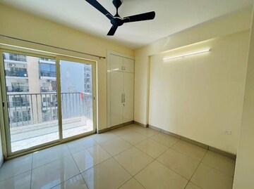 Room in 2 BHK Apartment at Panchsheel Greens II, Sector 16 Greater Noida – for Rent