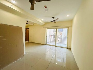 Room in 2 BHK Apartment at Panchsheel Greens II, Sector 16 Greater Noida – for Rent