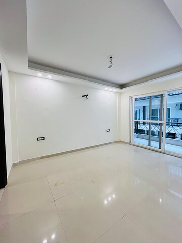 Room in 4 BHK Builder Floor at Ansal API Versalia, Sector 67a – for Sale
