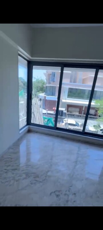Room in 3 BHK Apartment at Veena Solace, Santacruz West – for Sale