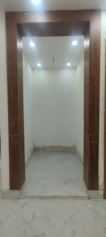 Room in 3 BHK Builder Floor at Bansal Homes, Green Fields Colony – for Sale