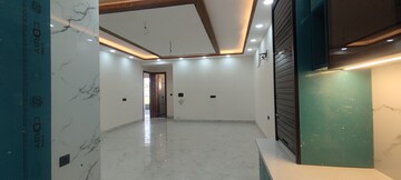 Building Lobby in 3 BHK Builder Floor at Bansal Homes, Green Fields Colony – for Sale